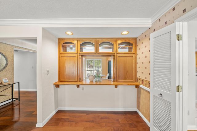 880 Laverstock Way, Sacramento, CA 95864