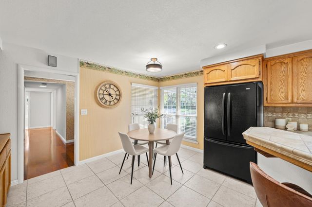 880 Laverstock Way, Sacramento, CA 95864