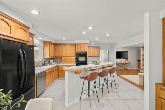 880 Laverstock Way, Sacramento, CA 95864