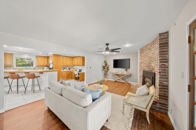 880 Laverstock Way, Sacramento, CA 95864