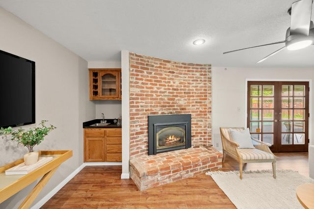 880 Laverstock Way, Sacramento, CA 95864