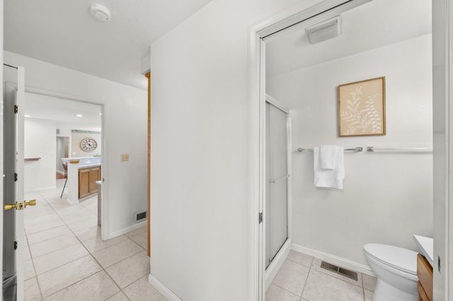 880 Laverstock Way, Sacramento, CA 95864