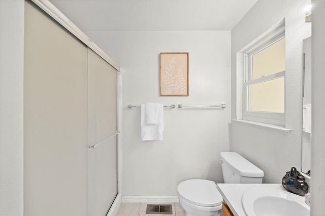 880 Laverstock Way, Sacramento, CA 95864