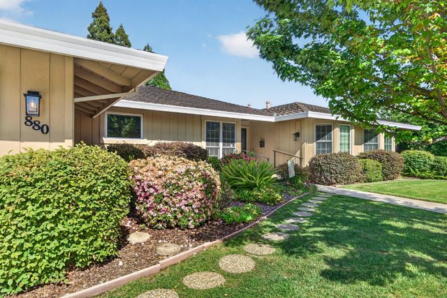 880 Laverstock Way, Sacramento, CA 95864