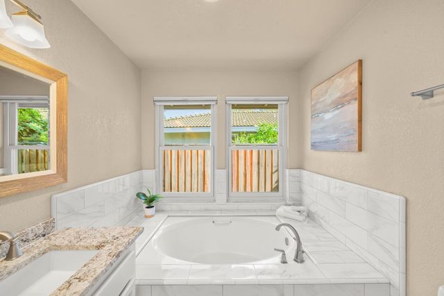 880 Laverstock Way, Sacramento, CA 95864