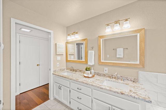 880 Laverstock Way, Sacramento, CA 95864