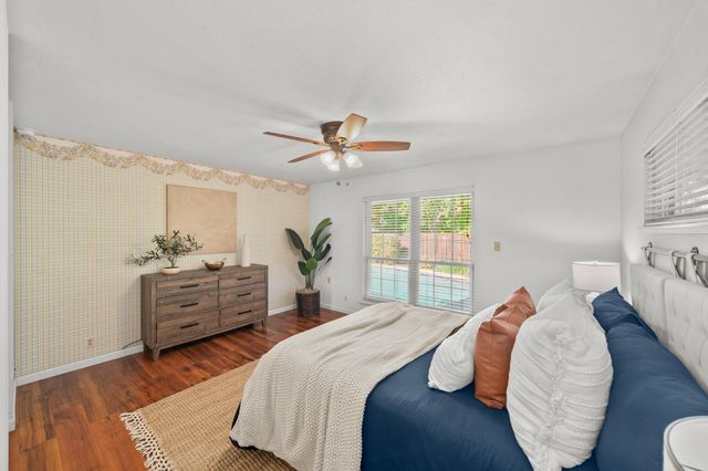 880 Laverstock Way, Sacramento, CA 95864