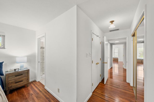 880 Laverstock Way, Sacramento, CA 95864