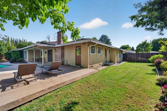 880 Laverstock Way, Sacramento, CA 95864