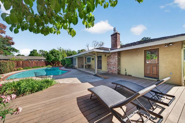 880 Laverstock Way, Sacramento, CA 95864