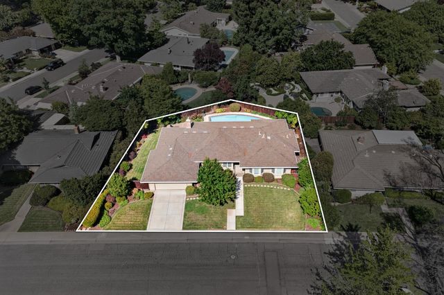 880 Laverstock Way, Sacramento, CA 95864