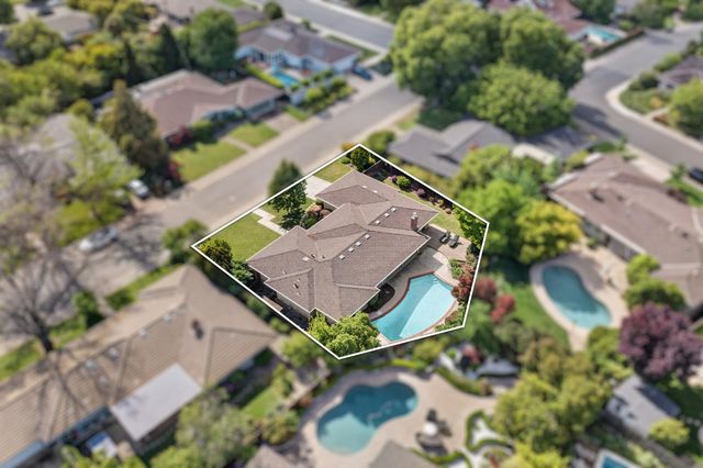 880 Laverstock Way, Sacramento, CA 95864