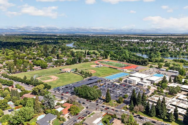 880 Laverstock Way, Sacramento, CA 95864