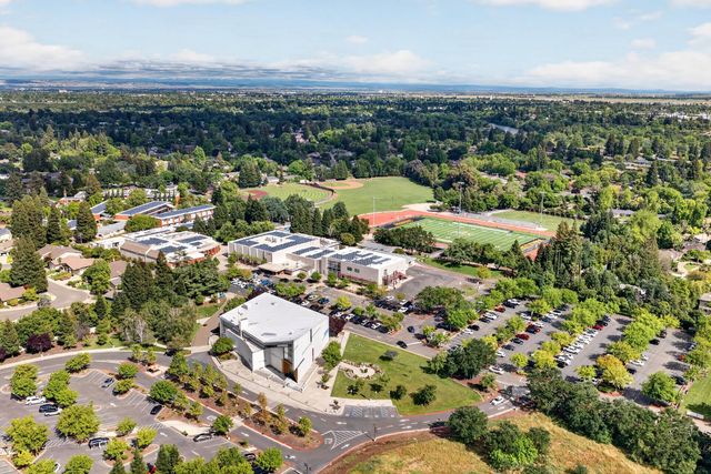 880 Laverstock Way, Sacramento, CA 95864