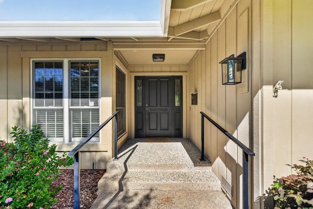 880 Laverstock Way, Sacramento, CA 95864