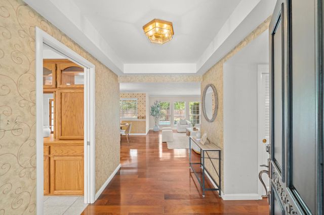 880 Laverstock Way, Sacramento, CA 95864