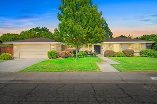 880 Laverstock Way, Sacramento, CA 95864