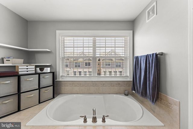 13649 VENTURI LN, Herndon, VA 20171