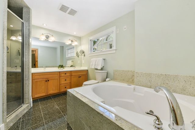 4 Margin St B, Cohasset, MA 02025