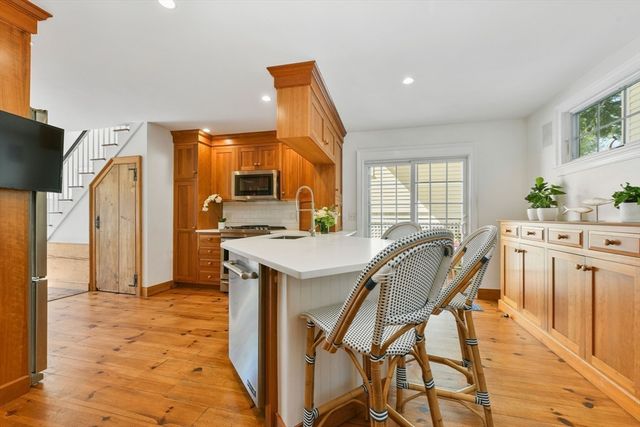4 Margin St B, Cohasset, MA 02025