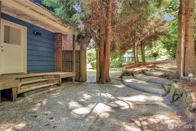 20627 7th Avenue S, Des Moines, WA 98198