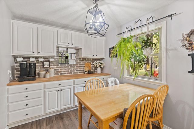 1716 County Road C E, Maplewood, MN 55109