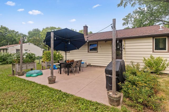 1716 County Road C E, Maplewood, MN 55109