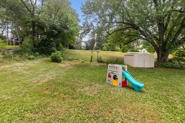 1716 County Road C E, Maplewood, MN 55109