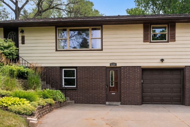 1716 County Road C E, Maplewood, MN 55109