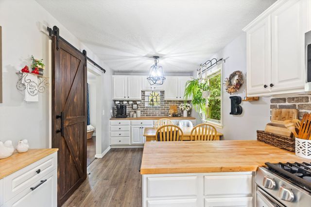 1716 County Road C E, Maplewood, MN 55109