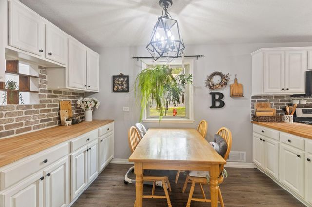 1716 County Road C E, Maplewood, MN 55109