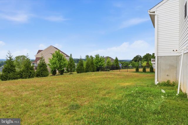 216 HOLLYHOCK DR, Manchester, PA 17345
