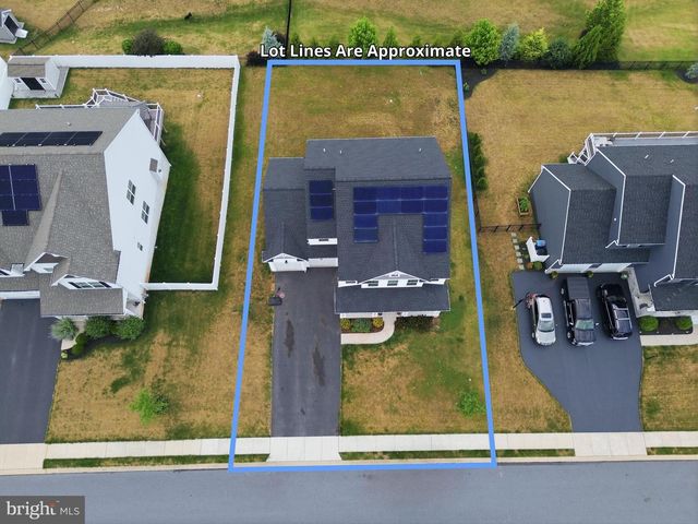 216 HOLLYHOCK DR, Manchester, PA 17345