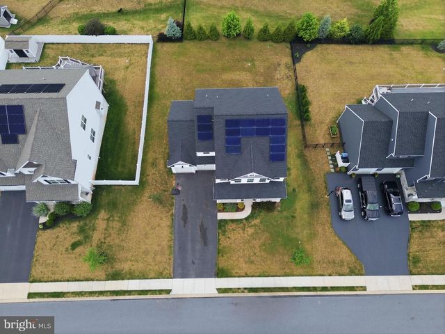 216 HOLLYHOCK DR, Manchester, PA 17345