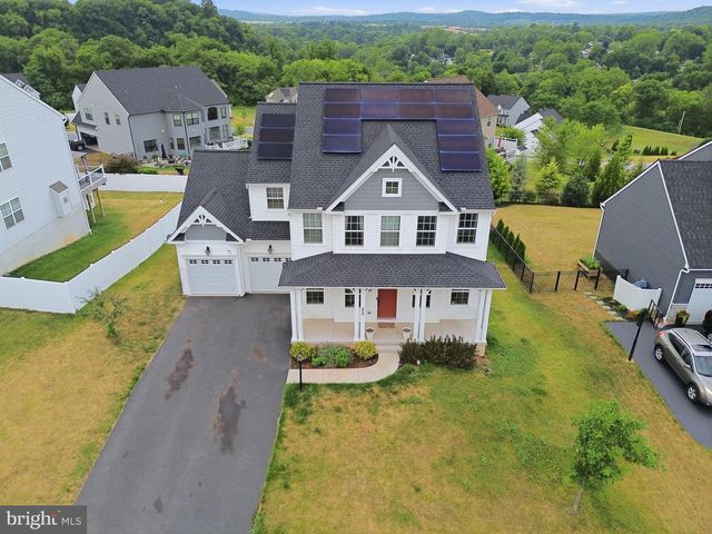 216 HOLLYHOCK DR, Manchester, PA 17345