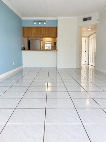 10113 TWIN LAKES Drive 24-E, Coral Springs, FL 33071