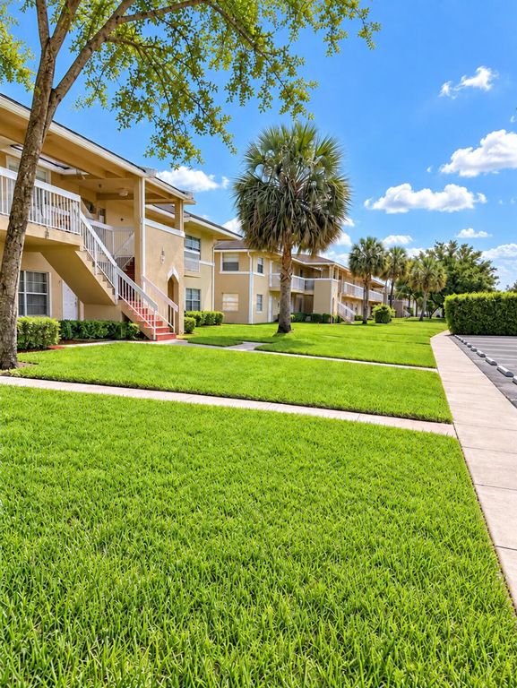 10113 TWIN LAKES Drive 24-E, Coral Springs, FL 33071