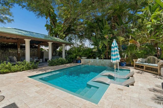 3213 W WYOMING AVENUE, Tampa, FL 33611
