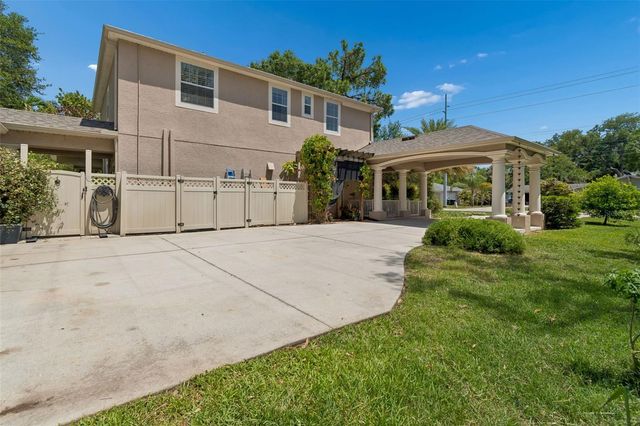 3213 W WYOMING AVENUE, Tampa, FL 33611