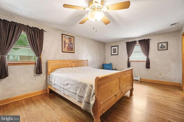 302 ROBIN RD, Hershey, PA 17033