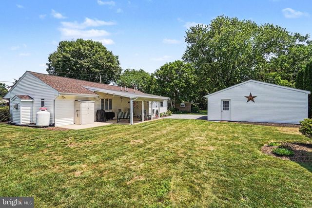 302 ROBIN RD, Hershey, PA 17033