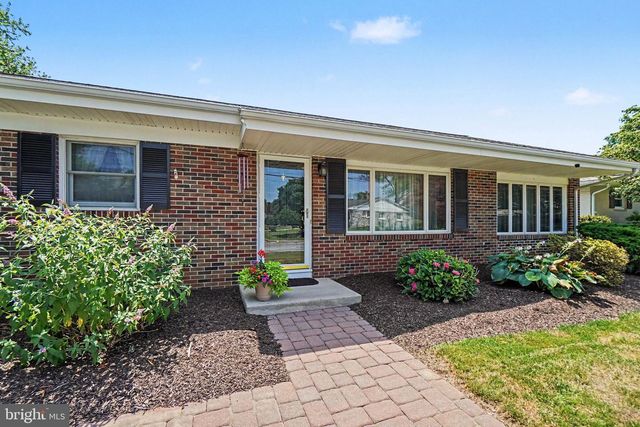 302 ROBIN RD, Hershey, PA 17033
