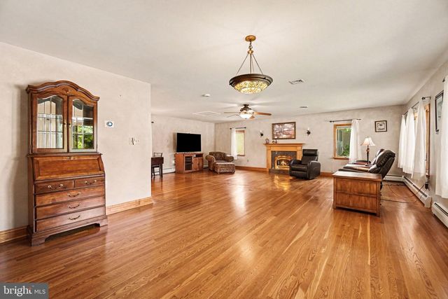 302 ROBIN RD, Hershey, PA 17033