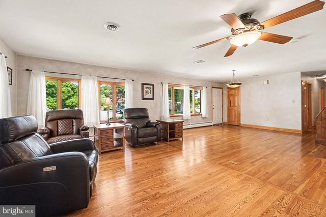 302 ROBIN RD, Hershey, PA 17033