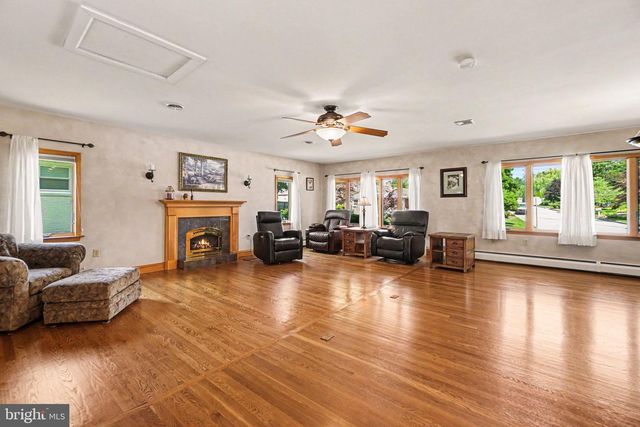 302 ROBIN RD, Hershey, PA 17033