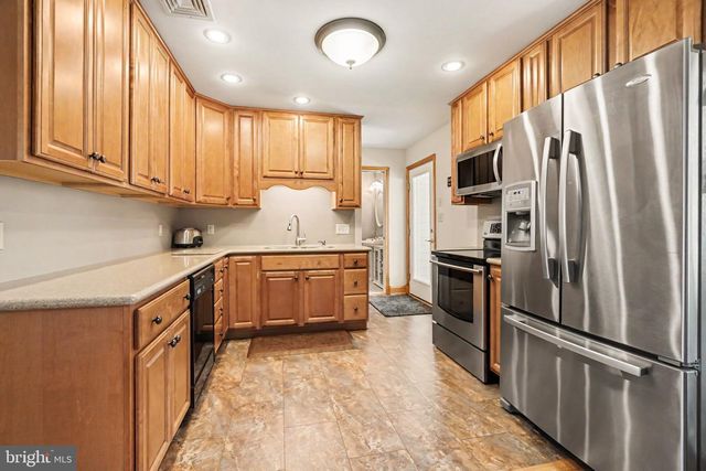 302 ROBIN RD, Hershey, PA 17033