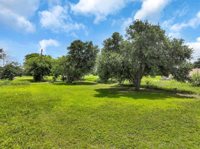 631 Texas Avenue, Texas City, TX 77590