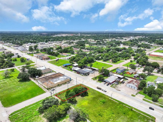 631 Texas Avenue, Texas City, TX 77590