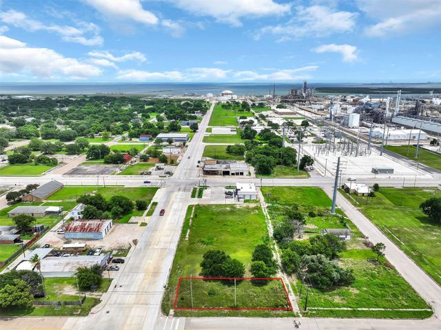 631 Texas Avenue, Texas City, TX 77590