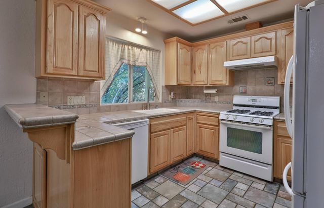 6128 Dutch Mine Rd, Diamond Springs, CA 95619